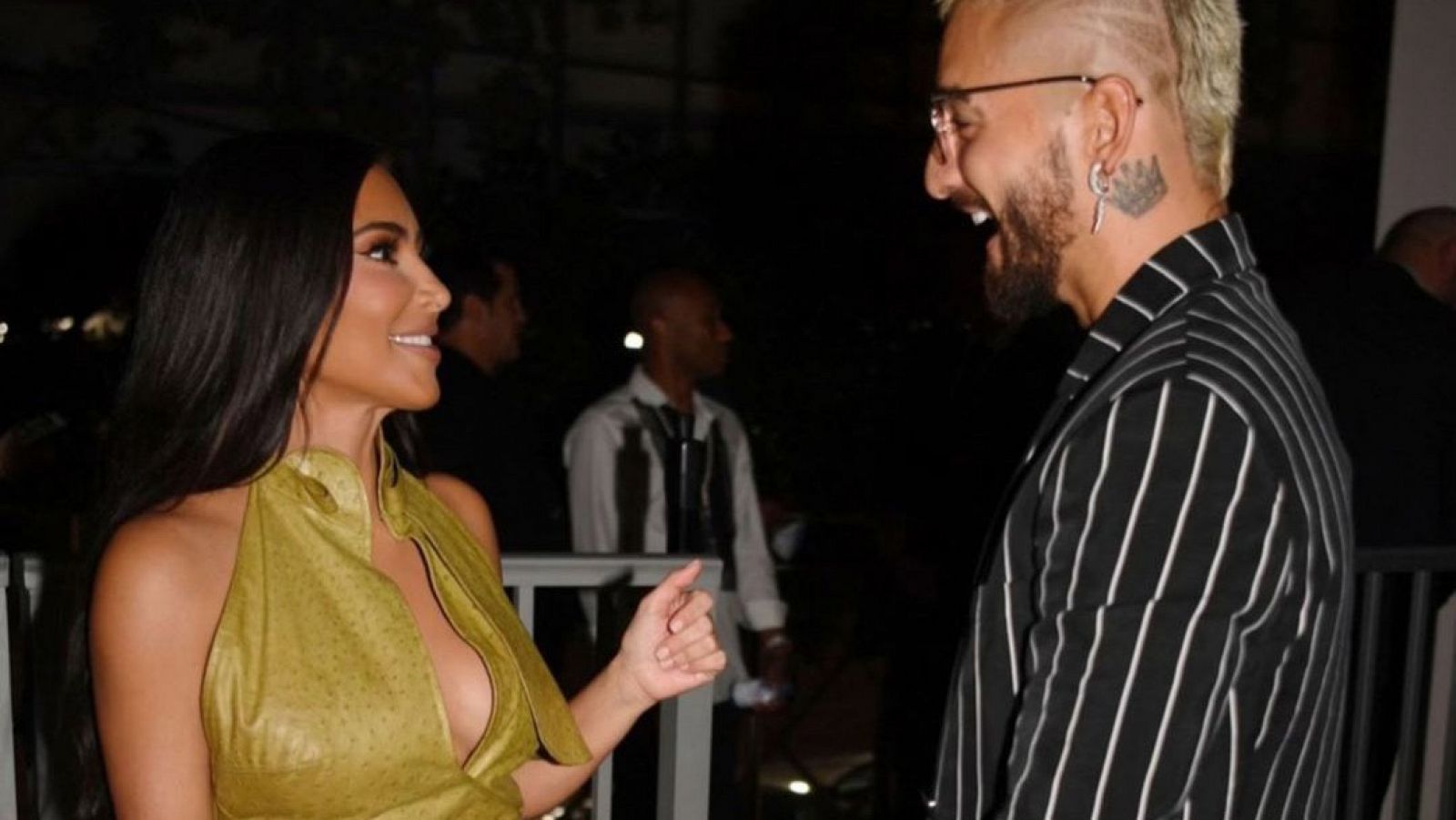 ¿Por qué se miran así Kim Kardashian y Maluma?