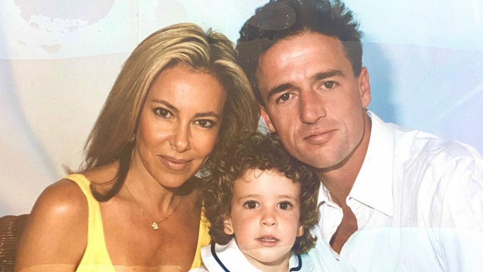 Ana Obregón junto a Alessandro Lequio y su hijo