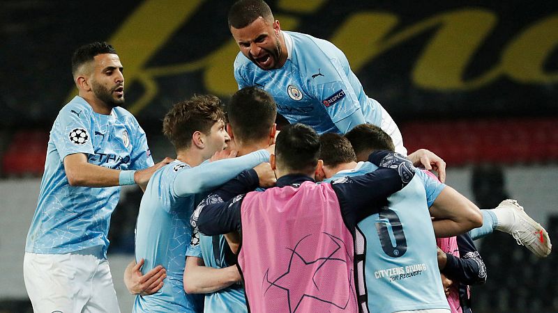 Los jugadores del Manchester City celebran un gol al Paris St Germain 
