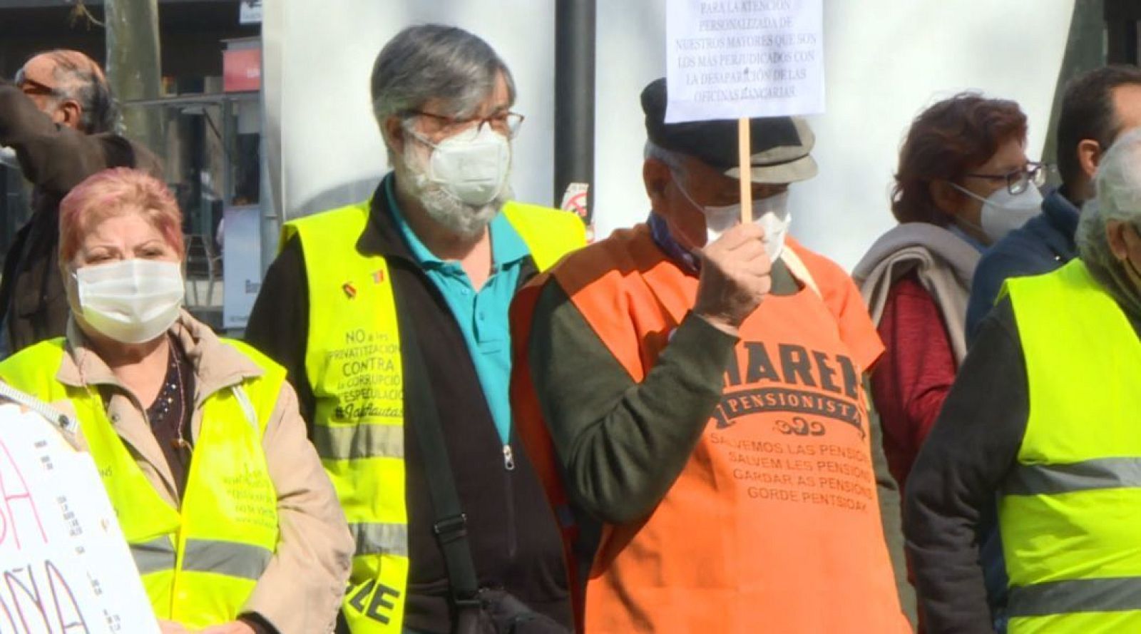 Afectados por la banca protestan en la calle