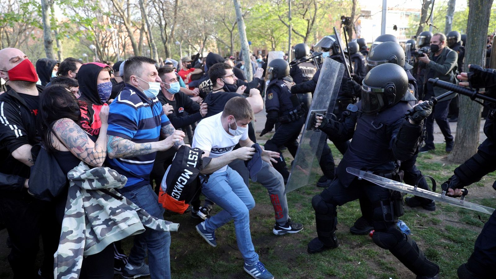 Disturbios en Vallecas durante un acto de Vox