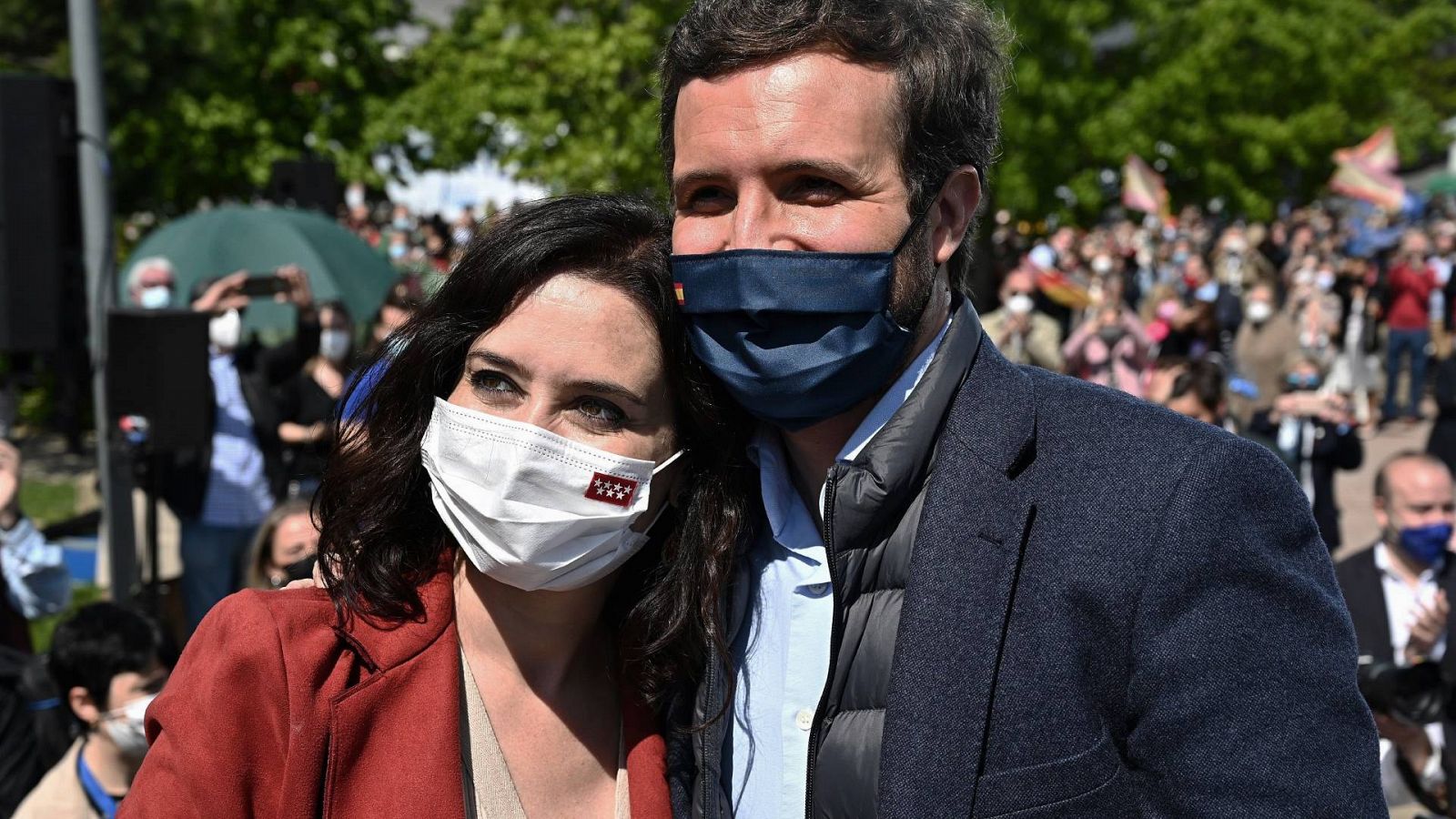 El presidente del PP, Pablo Casado, y la presidenta de la Comunidad de Madrid y candidata a la reelección, Isabel Díaz Ayuso, durante un acto este sábado en Majadahonda