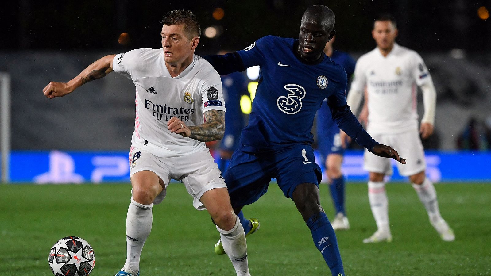 Kroos y Kanté, en el partido de ida en Valdebebas.