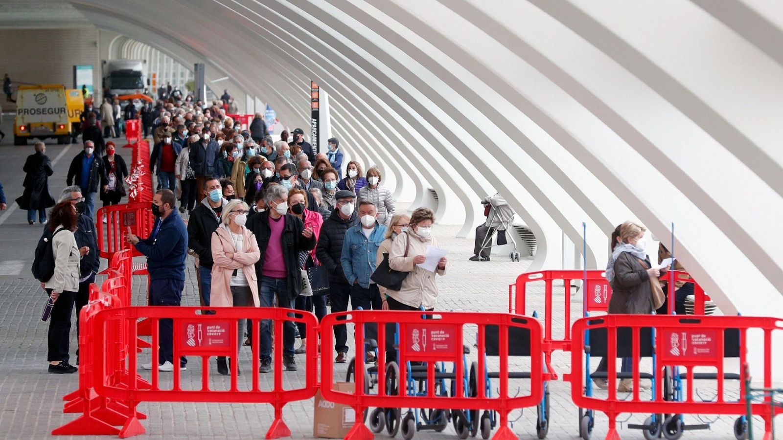 Vacunación contra la COVID-19 en la Ciudad de las Ciencias de Valencia 