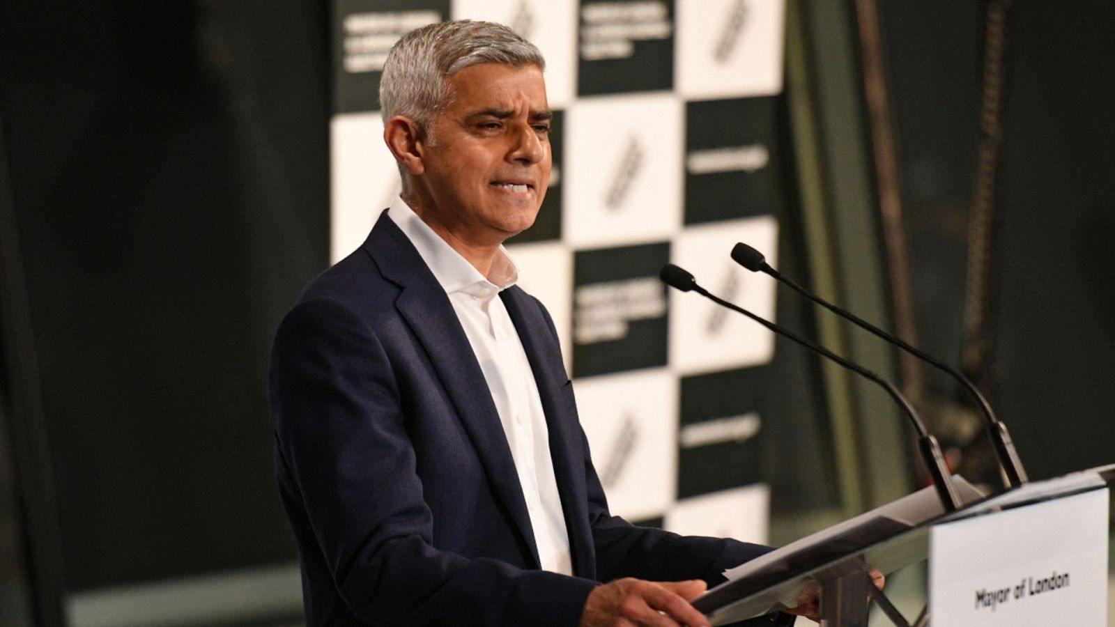 Sadiq Khan durante una rueda de prensa en Londres el sábado 8 de mayo de 2021 tras conocer su victoria.