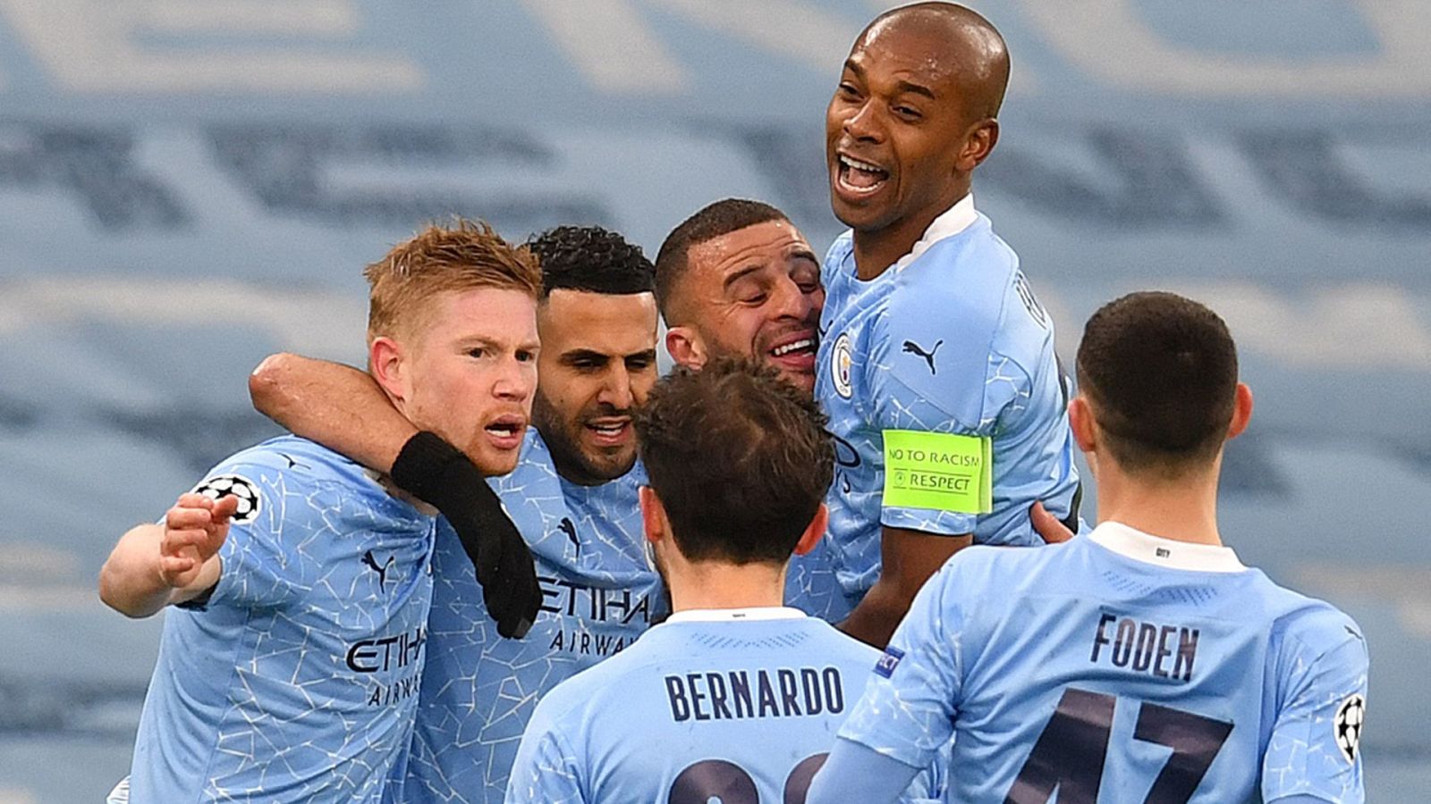 Los jugadores del Manchester City celebran un gol