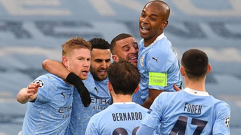 Los jugadores del Manchester City celebran un gol