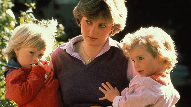 Lady Di describe la relación de sus hijos, William y Harry, en una nota de 1985