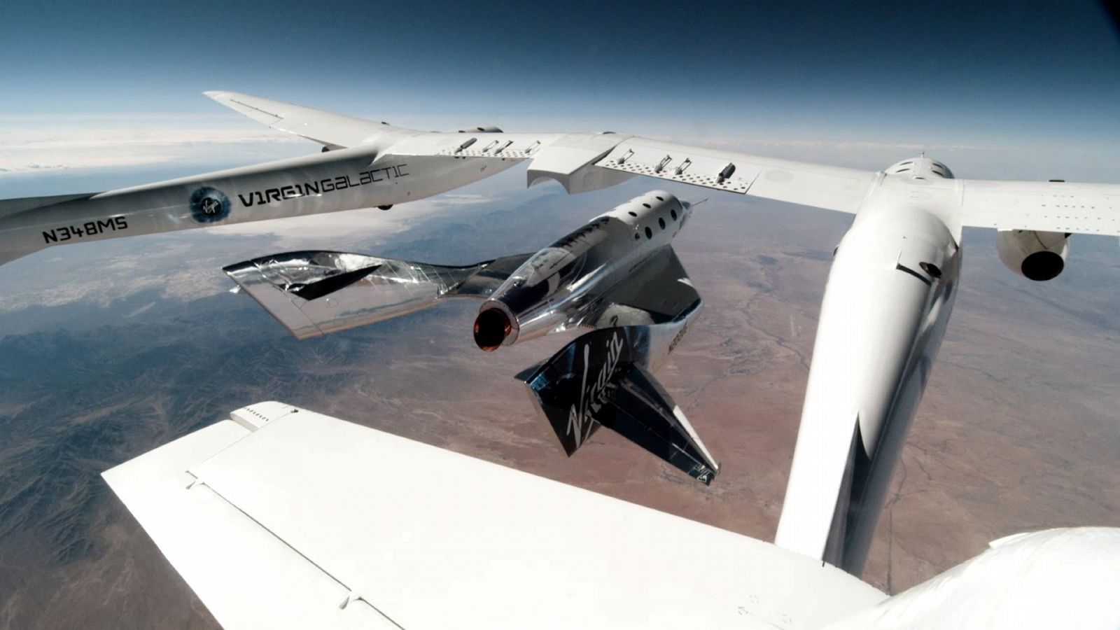 Una imagen de la nave VSS Unity de la empresa aeroespacial Virgin Galactic desprendiéndose del avión VMS Eve el sábado 22 de mayo de 2021.