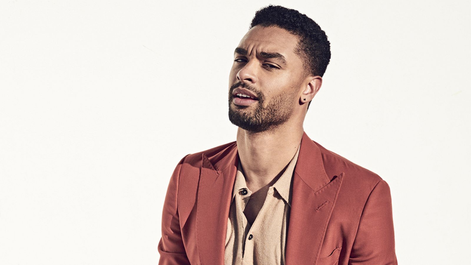  Regé Jean-Page: "Lo que siempre me ha atraído es interactuar con lo inesperado"