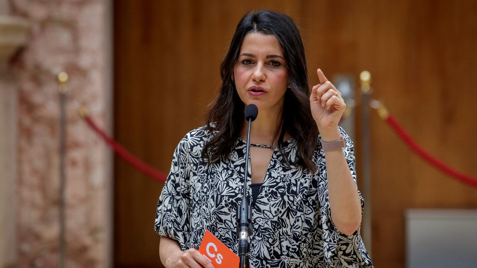 La líder de Ciudadanos (Cs), Inés Arrimadas, durante su comparecencia hoy en el Parlamento de Andalucía en Sevilla