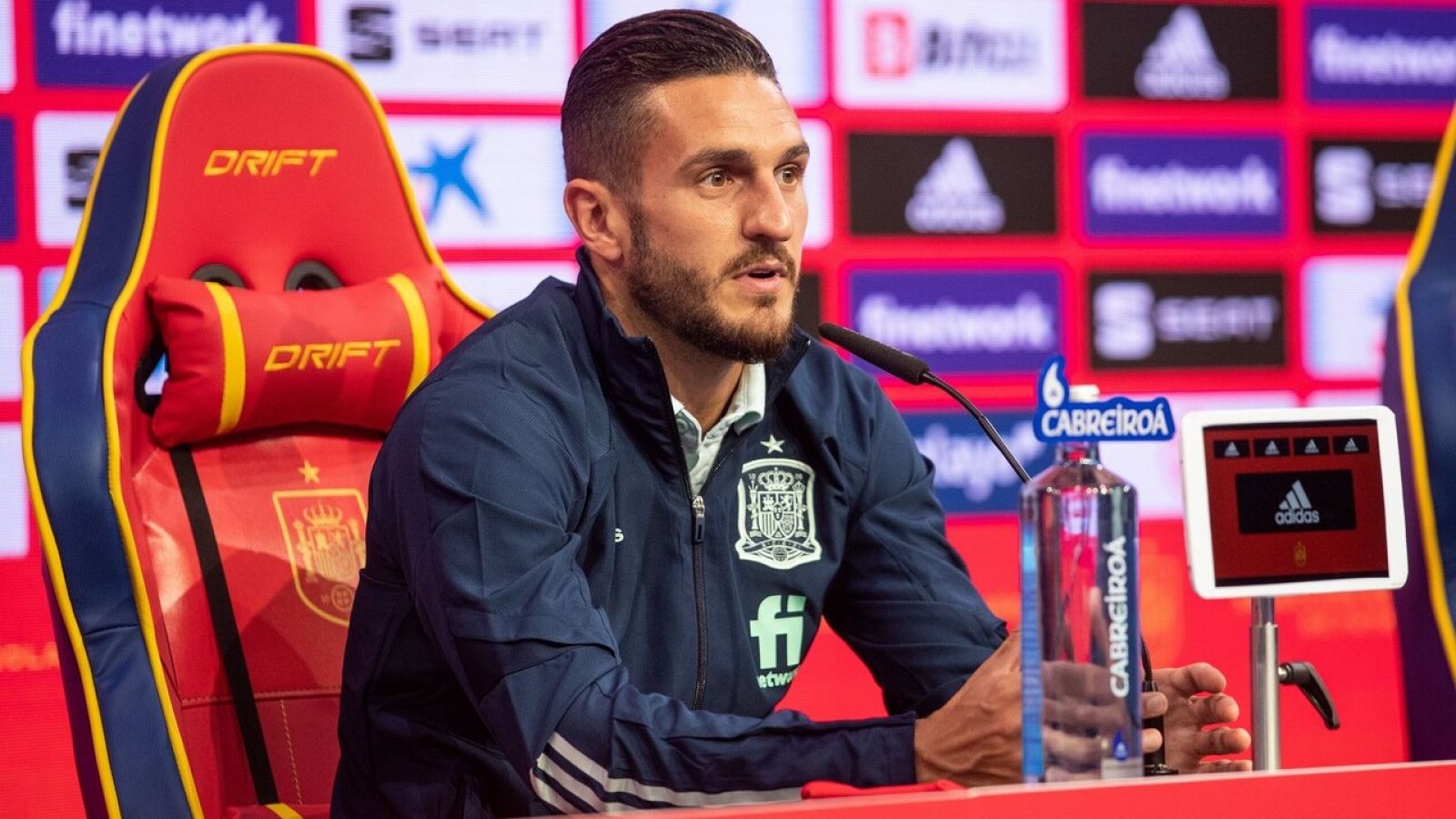 El centrocampista Koke Resurrección, en la rueda de prensa de la selección española.