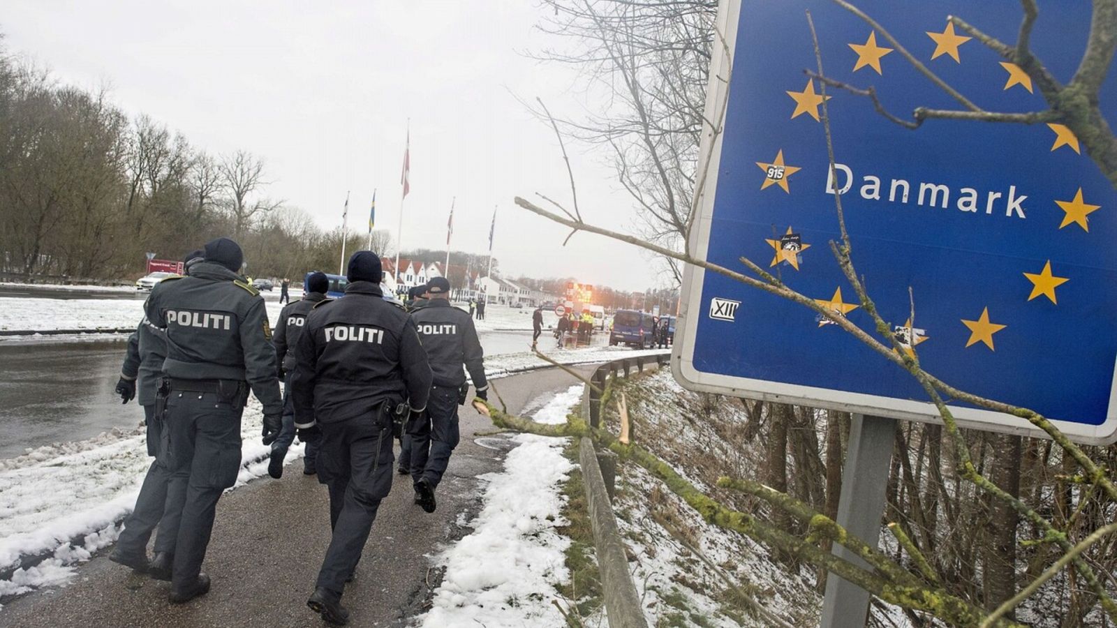 Archivo: policías daneses en la frontera con Alemania en Krusaa. REUTERS/Claus Fisker/Scanpix Denmark 