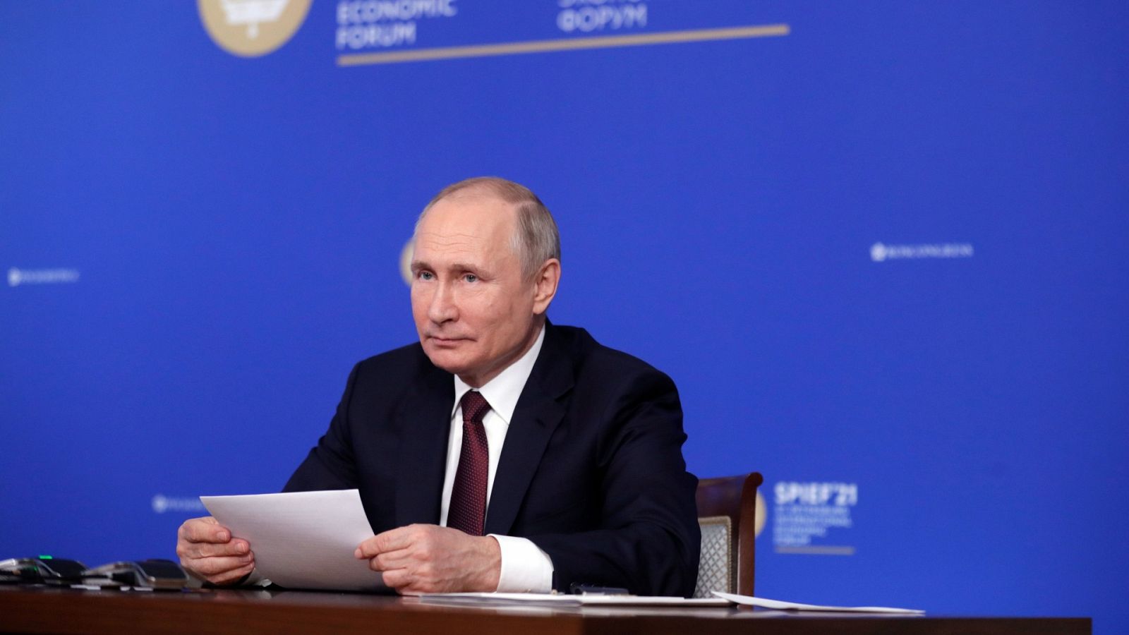 El presidente ruso, Vladímir Putin, en el plenario del Foro Económico Internacional de San Petersburgo