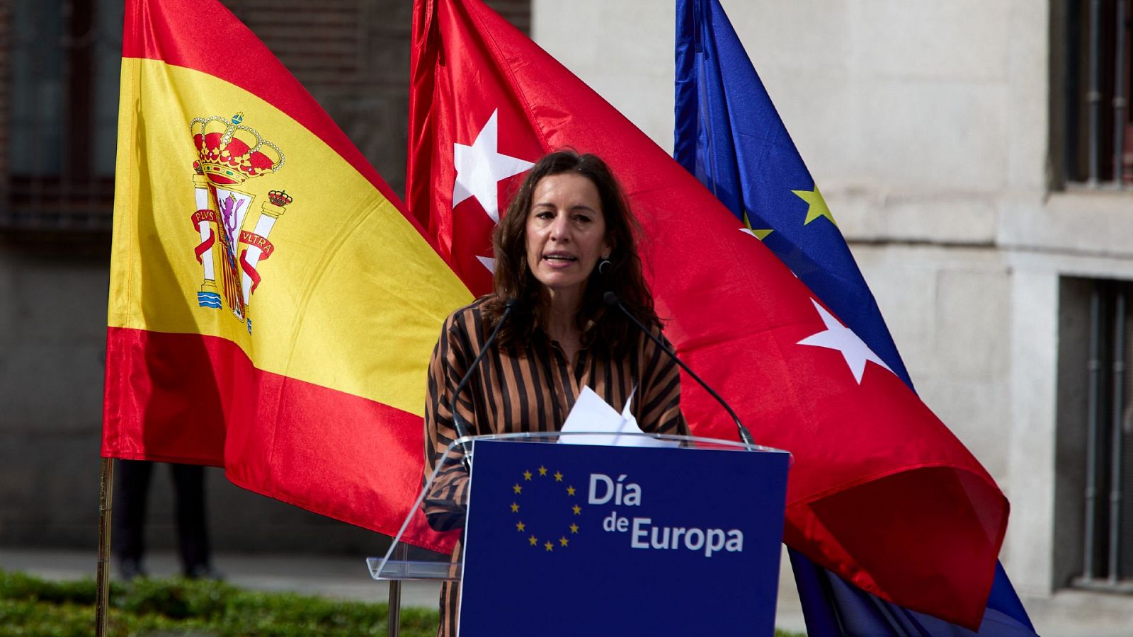 Eugenia Carballedo, durante el acto de conmemoración del Día de Europa en la plaza de la Villa.
