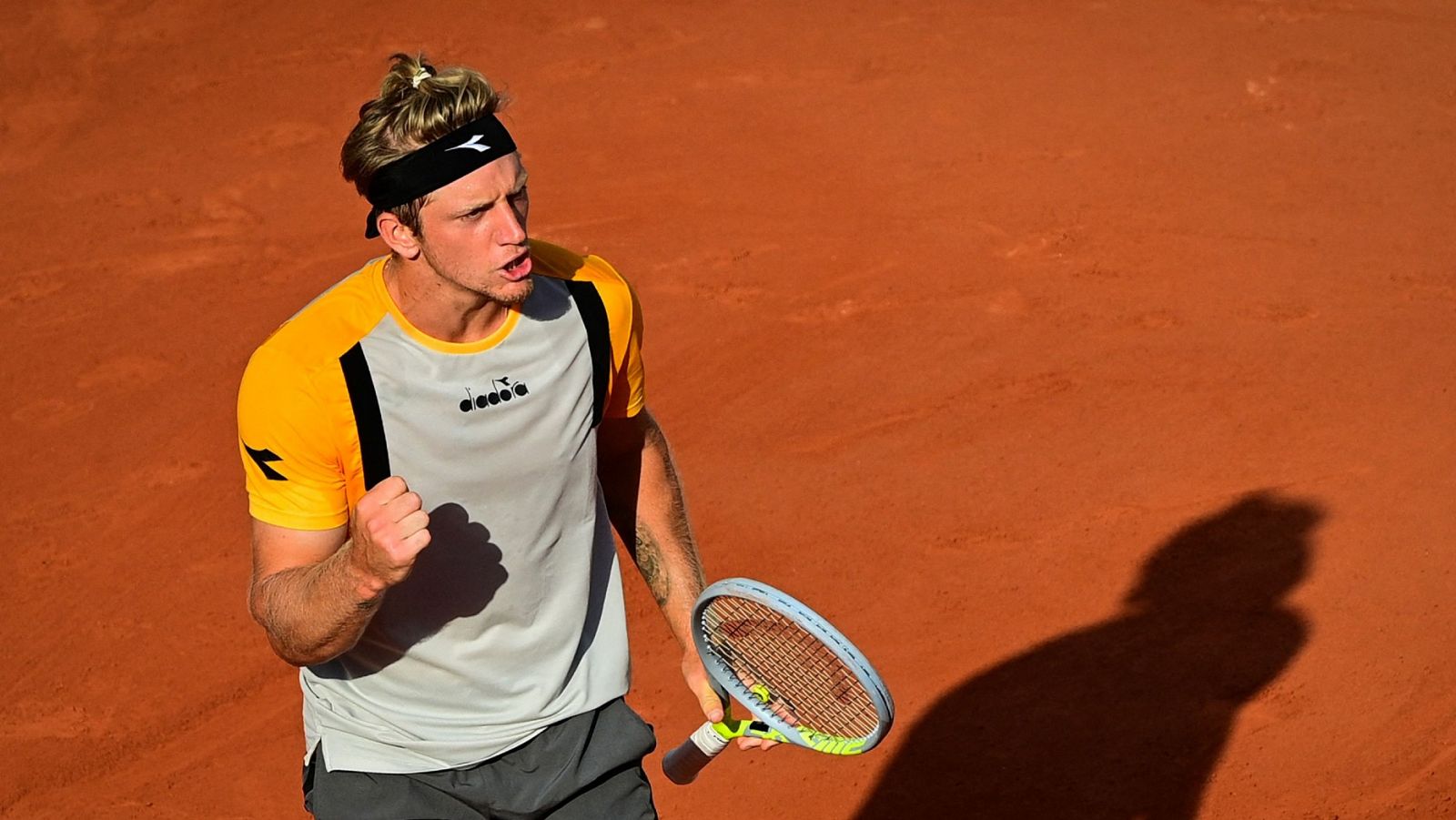 Alejandro Davidovich durante el partido de octavos de final en Roland Garros 2021.