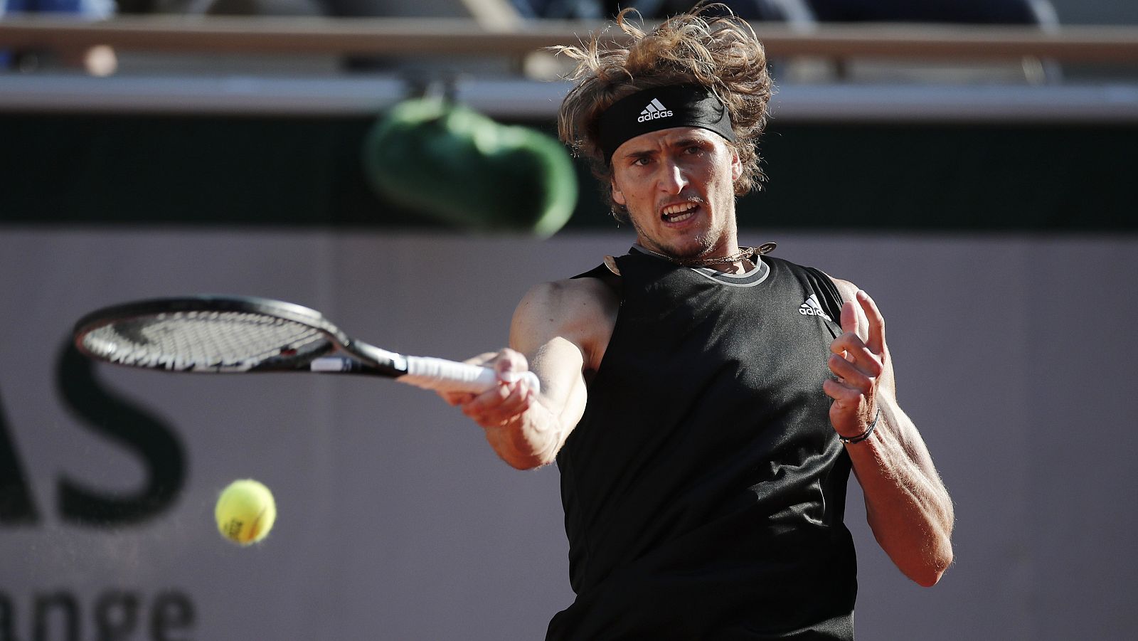 Alexander Zverev durante el partido ante Davidovich de Roland Garros