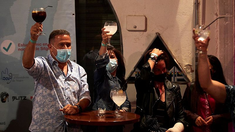  Sitges organizó una prueba piloto para la reapertura del ocio nocturno, sin distancia de seguridad, pero con mascarillas