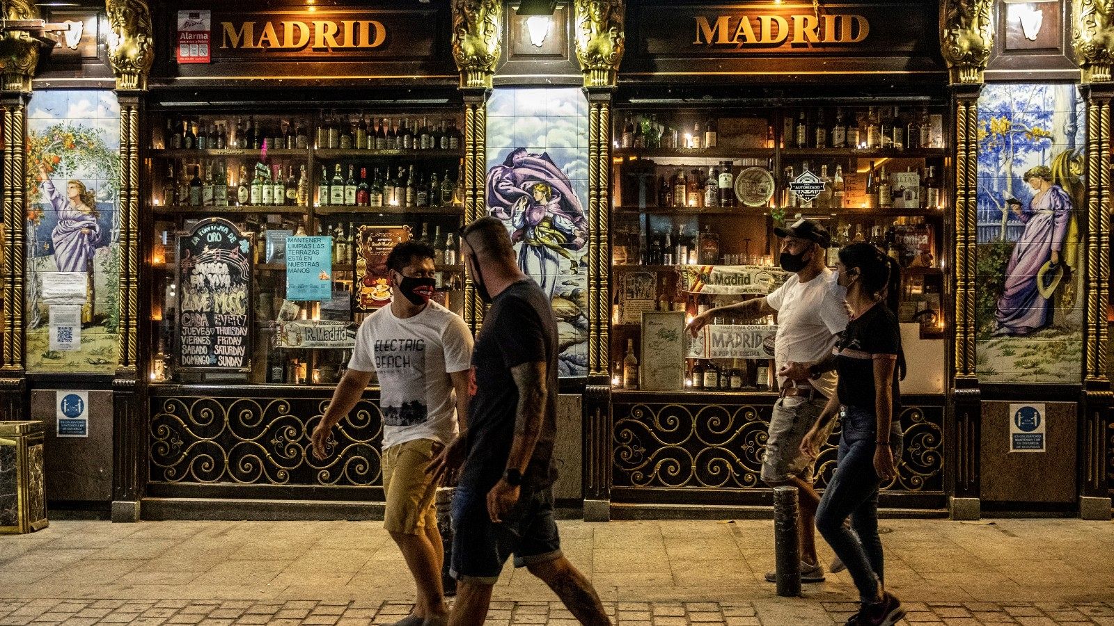 Vista de algunos bares y terrazas de copas, en agosto de 2020, en la zona de Huertas y Plaza de Santa Ana en Madrid.