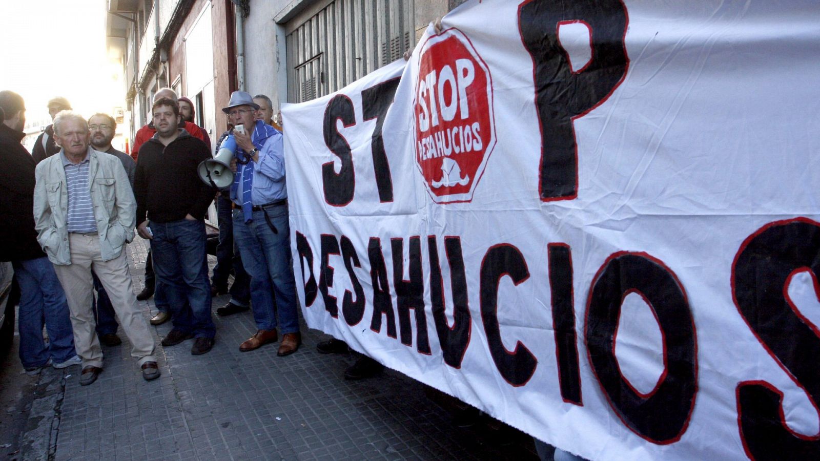 El colectivo Stop Desahucios durante una concentración en una imagen de archivo