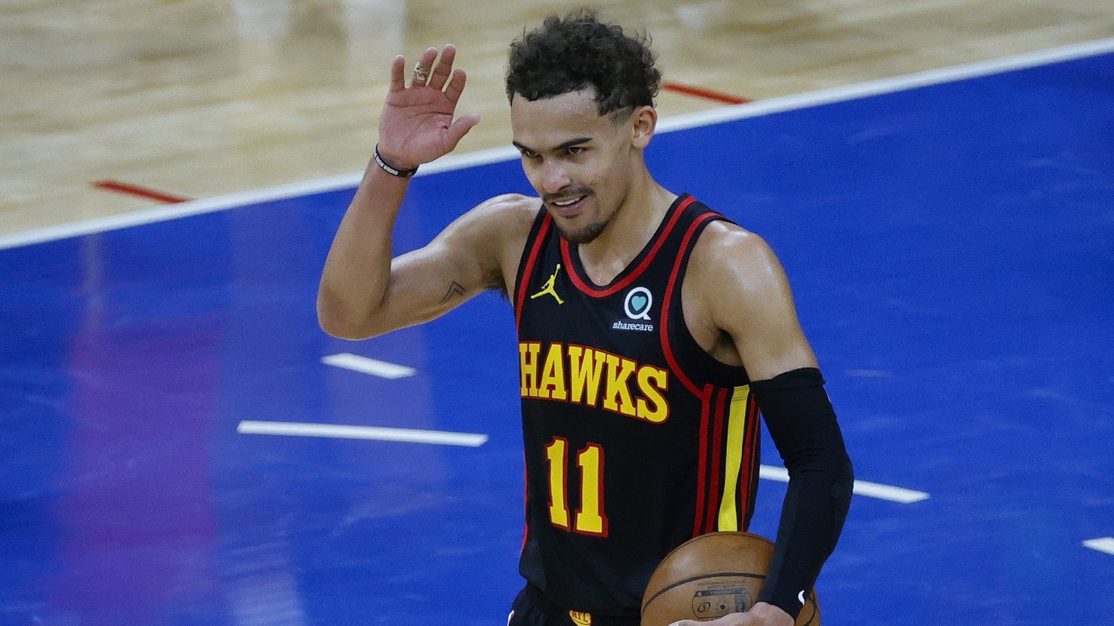 Trae Young se despide de los aficionados de PHiladelphia 76ers