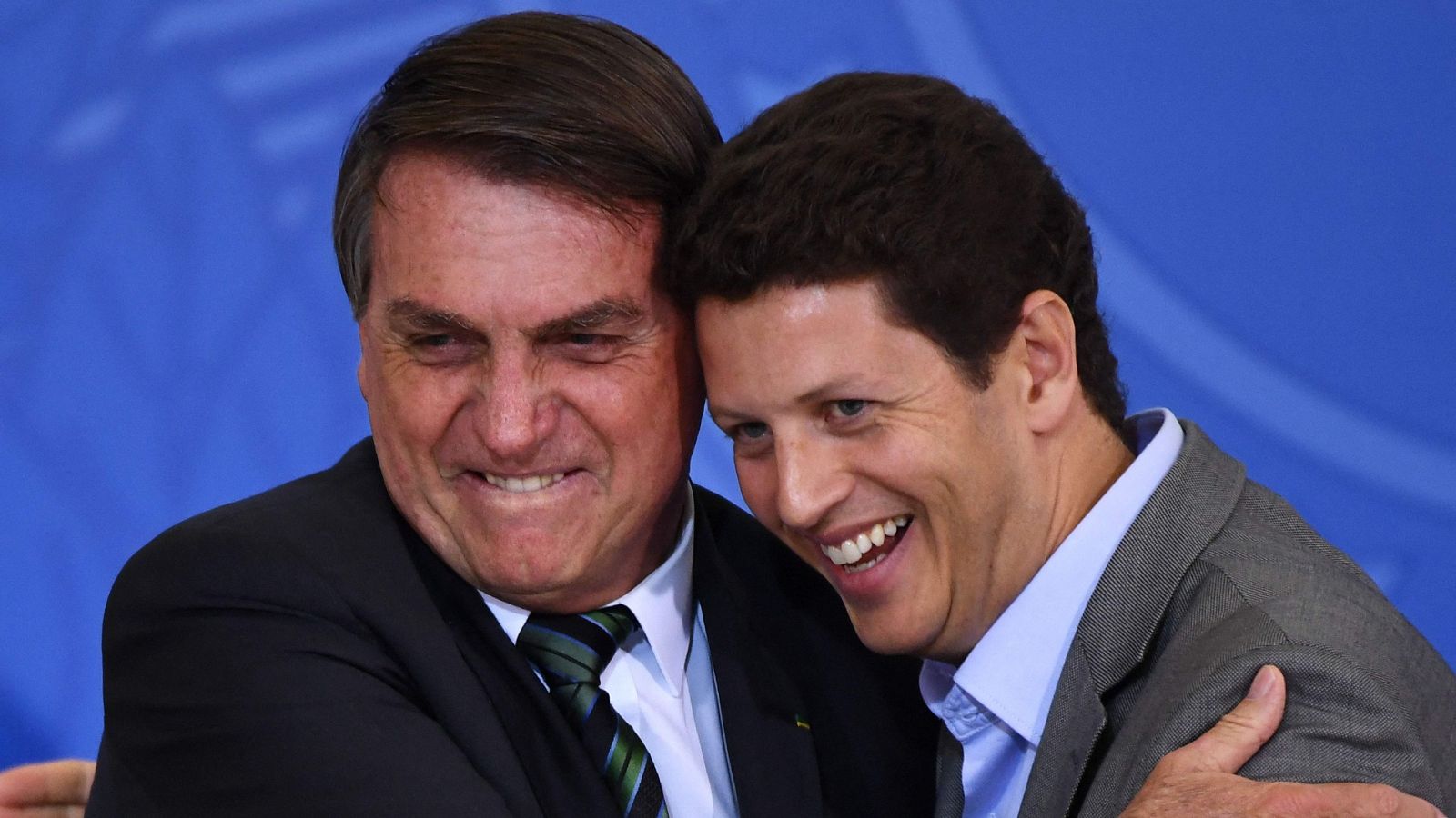 Jair Bolsonaro (i) junto al ya exministro de Medio Ambiente Ricardo Salles (d)