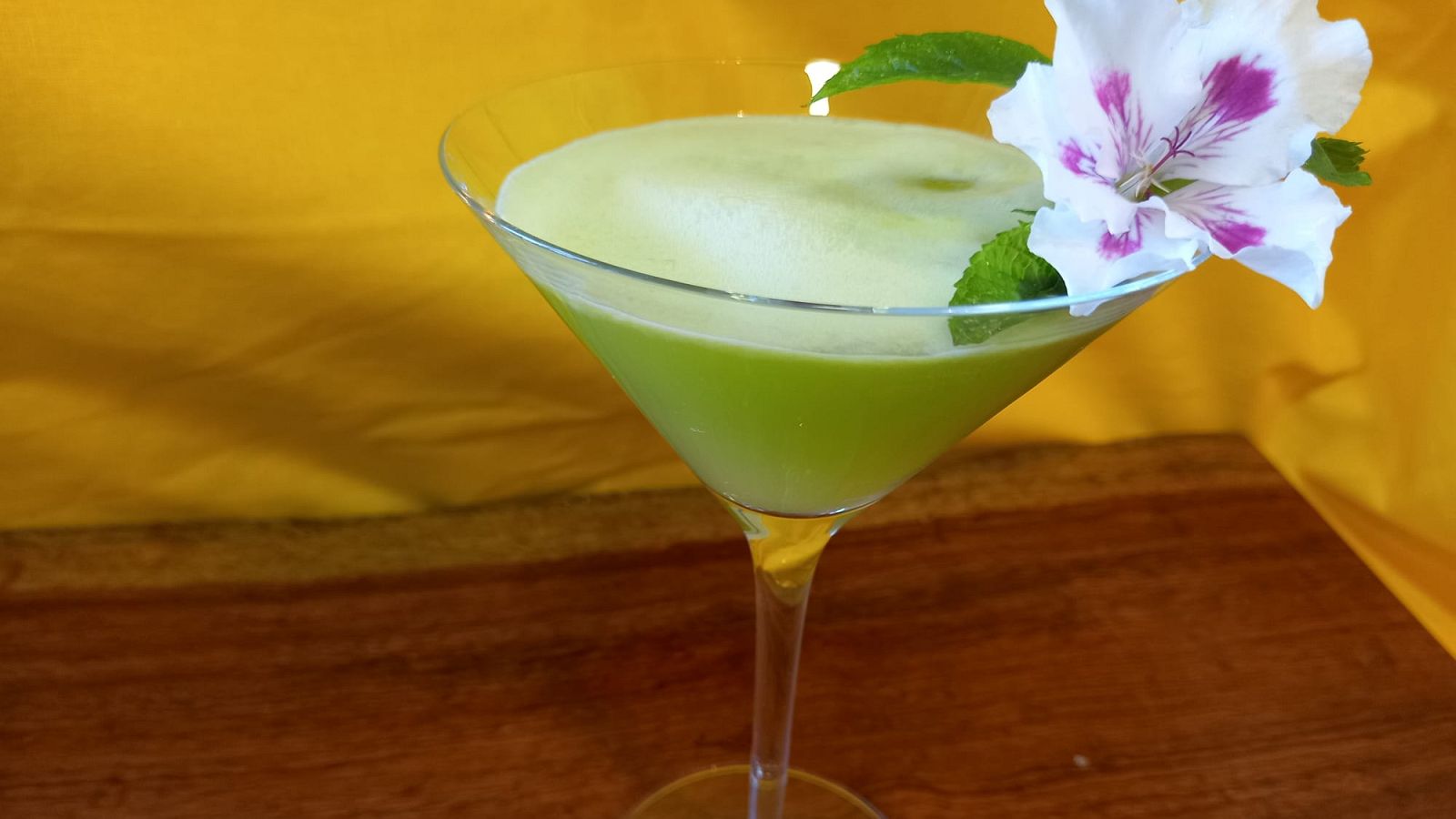 Batido depurativo de lima y manzana para el verano