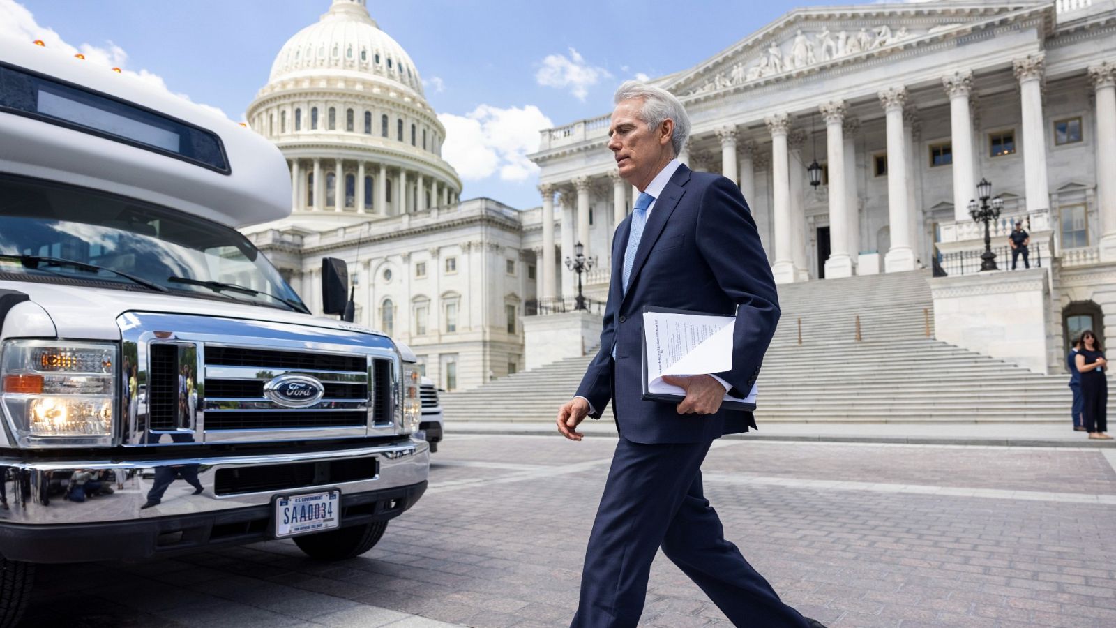 El senador republicano Rob Portman frente al Capitolio