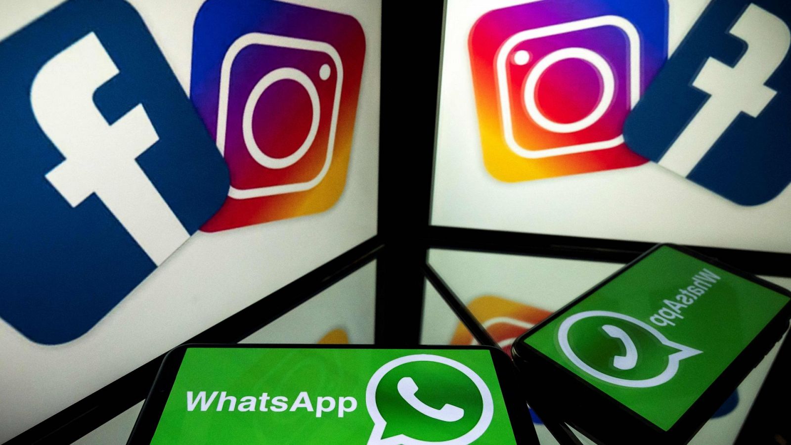 En el centro de las acusaciones se halla la adquisición por parte de la compañía de sus hasta entonces rivales Instagram y WhatsApp