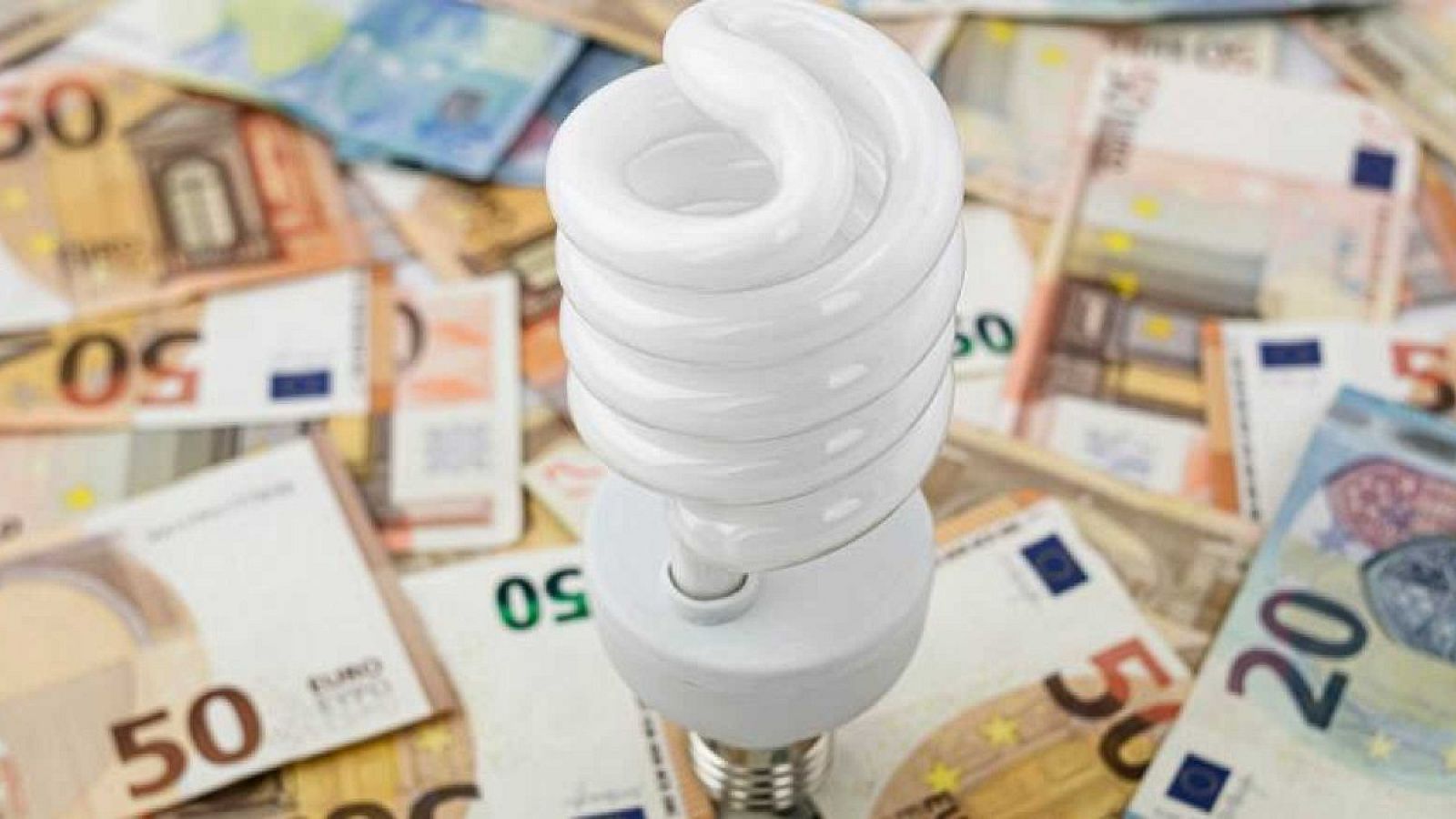 La OCU ha pedido a la CNMC investigar la subida del precio de la luz