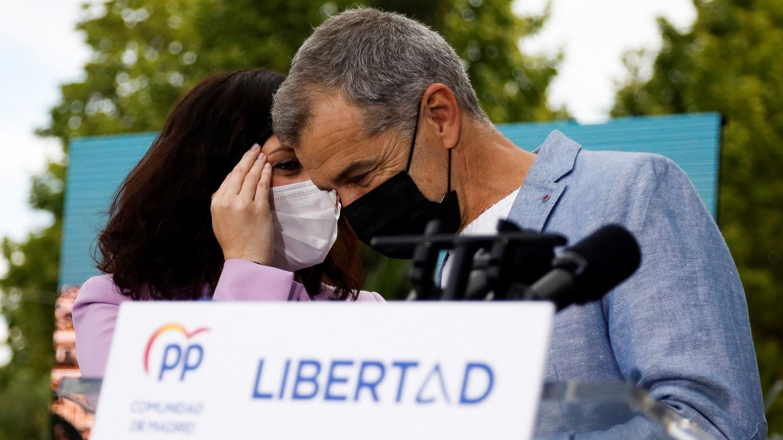 Ayuso y Cantó durante un acto electoral en Móstoles el pasado abril