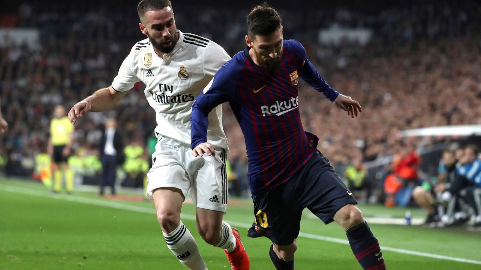 Dani Carvajal y Leo Messi durante un Clásico de la Liga.