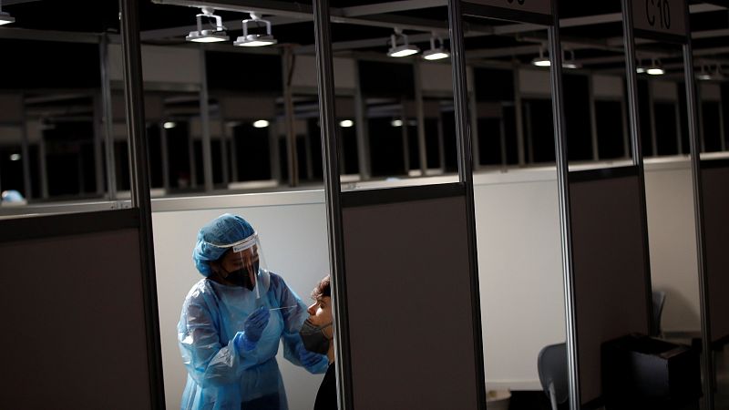 Cabinas para la realización de test de antígenos, en el Mobile World Congress (MWC) de Barcelona.