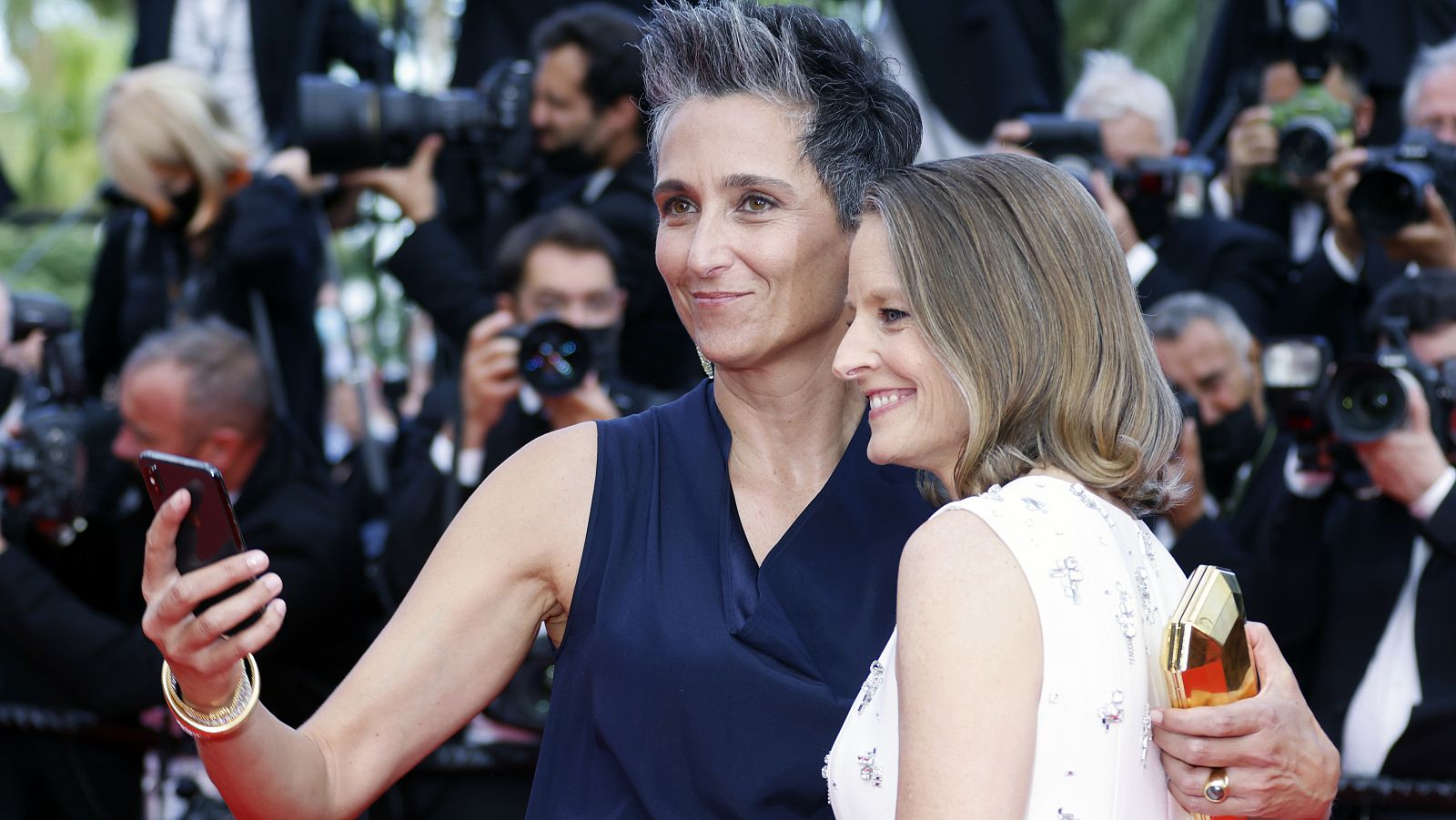 Jodie Foster y su mujer, Alexandra Hedison, en la alfombra roja de Cannes