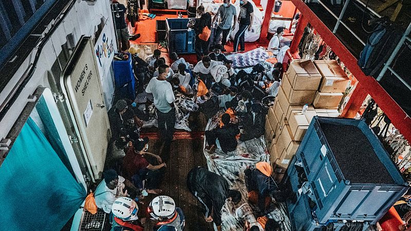 Imagen del 5 de julio de 2021 de los migrantes rescatados a bordo del barco 'Ocean Viking'.