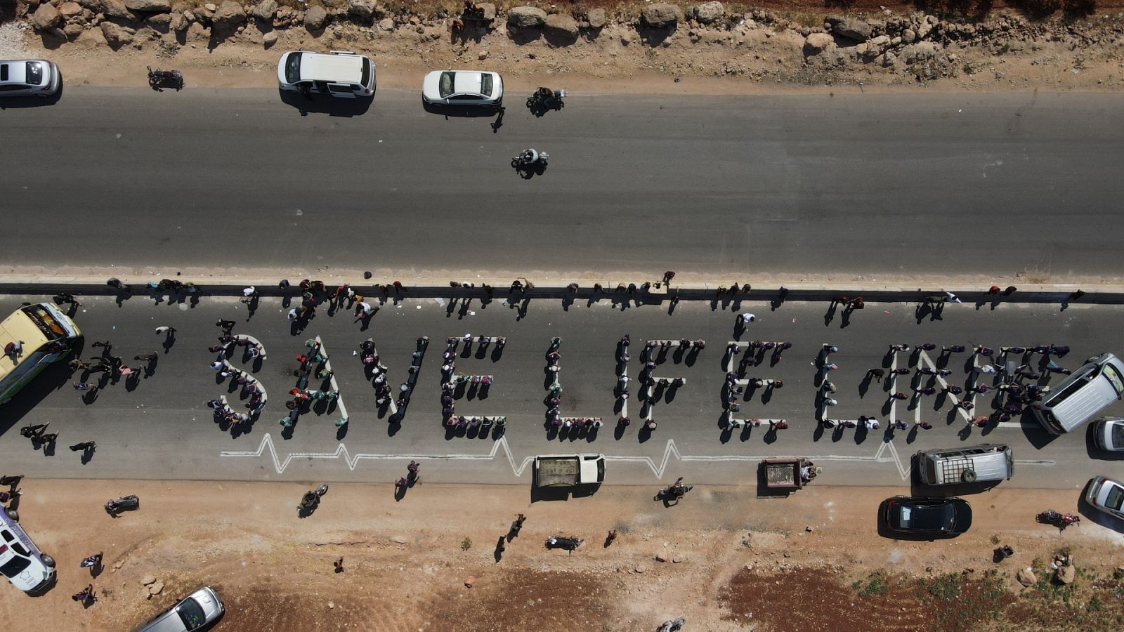 Imagen aérea de la petición de varios activistas por la ayuda transfronteriza para Siria