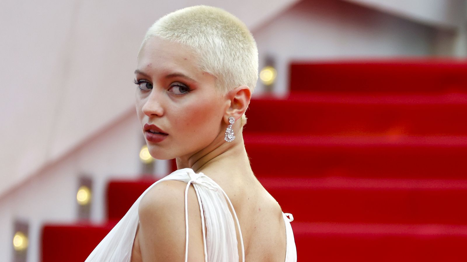Iris Law, hija de Jude Law, en la premiere de 'The French Dispatch'