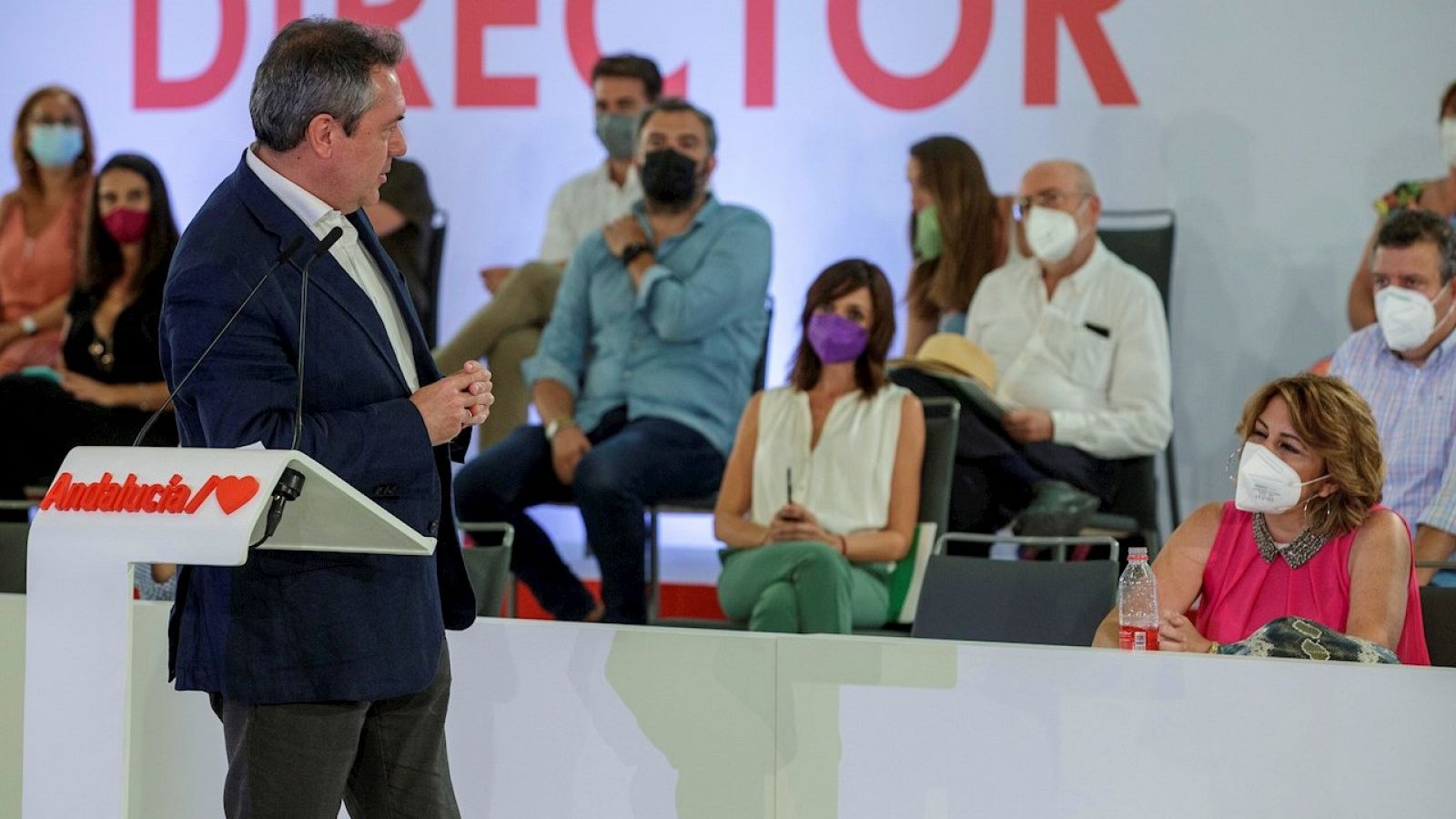 Juan Espadas agradece su intervención a Susana Díaz durante la reunión del Comité Director del PSOE de Andalucía.