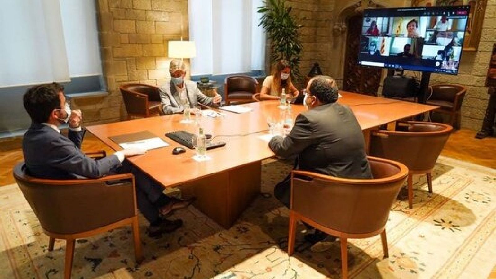 El president Aragonès i els consellers Argimon i Elena durant la reunió extraordinària de la comissió delegada en matèria de covid-19