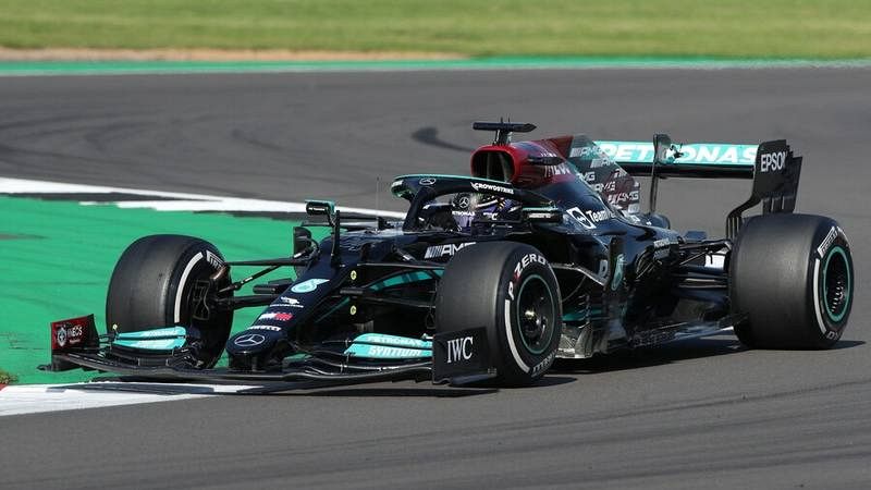 El piloto británico Lewis Hamilton durante el GP de Gran Bretaña en el circuito de Silverston.