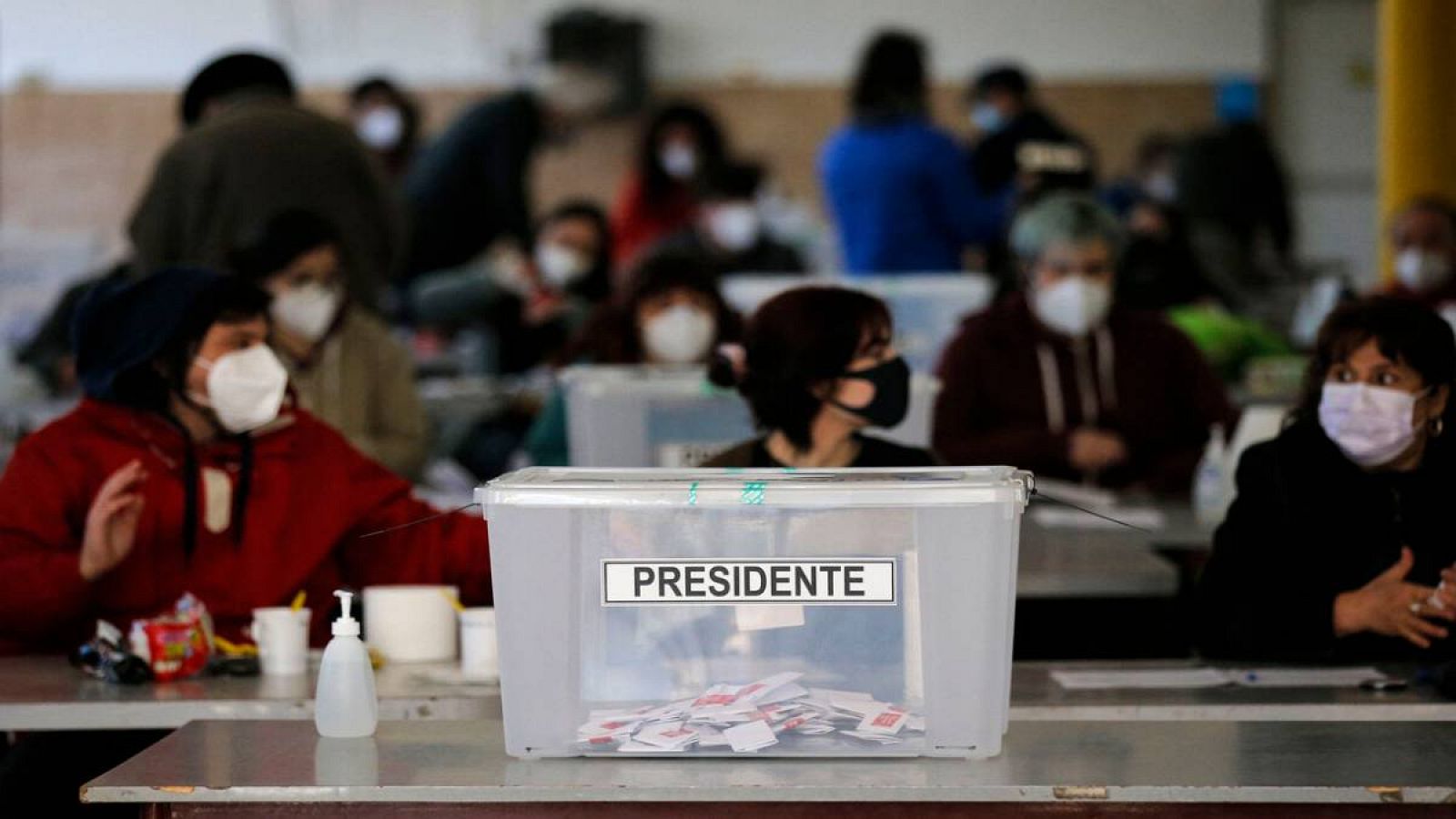 Chile regresa a las mesas de votación para votar en las primarias presidenciales de los partidos de derecha e izquierda, de cara a las elecciones de noviembre.