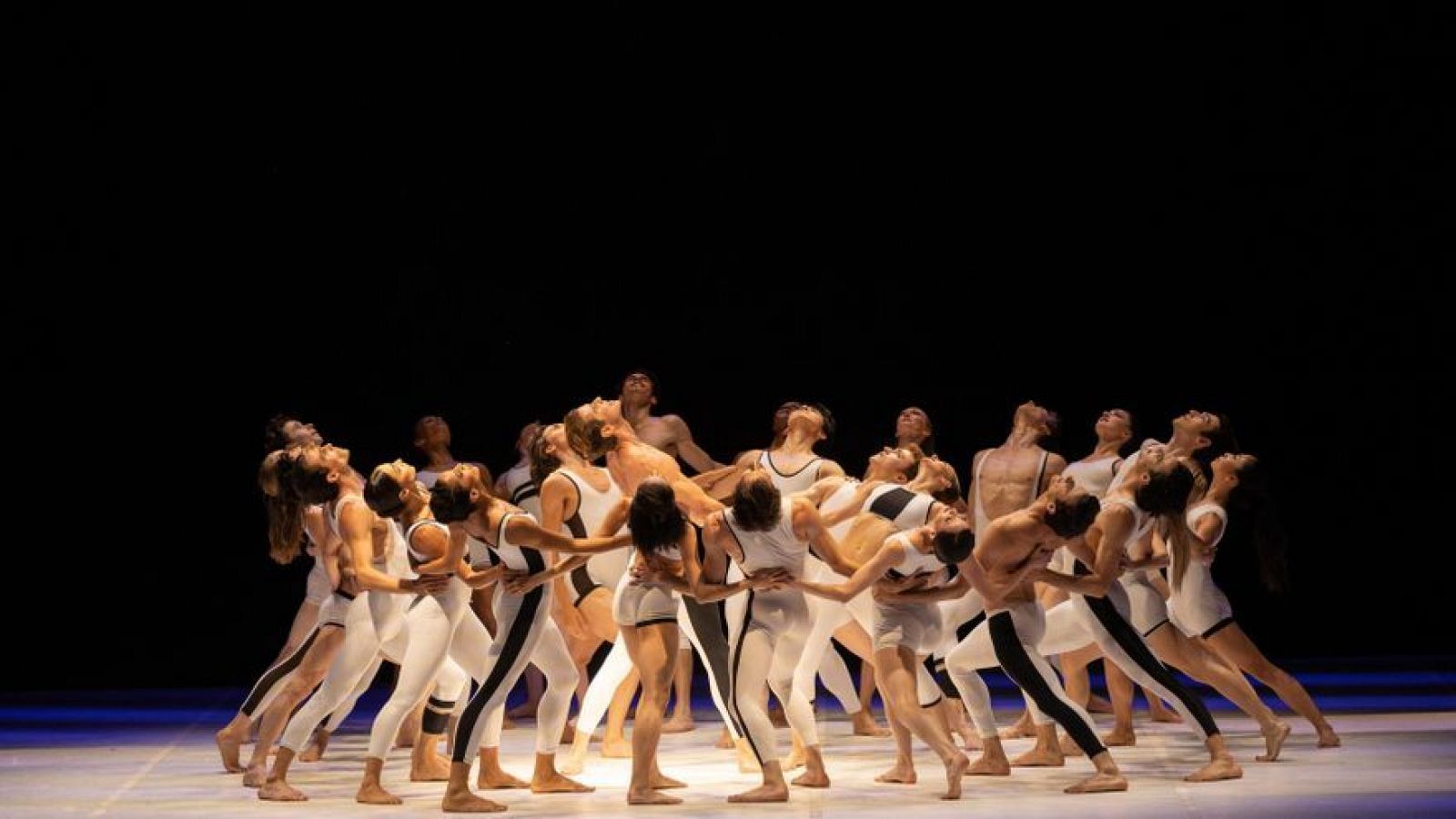 El grupo de danza de la Gala Ballet Under the Stars sobre el escenario del Festival Castell de Peralada