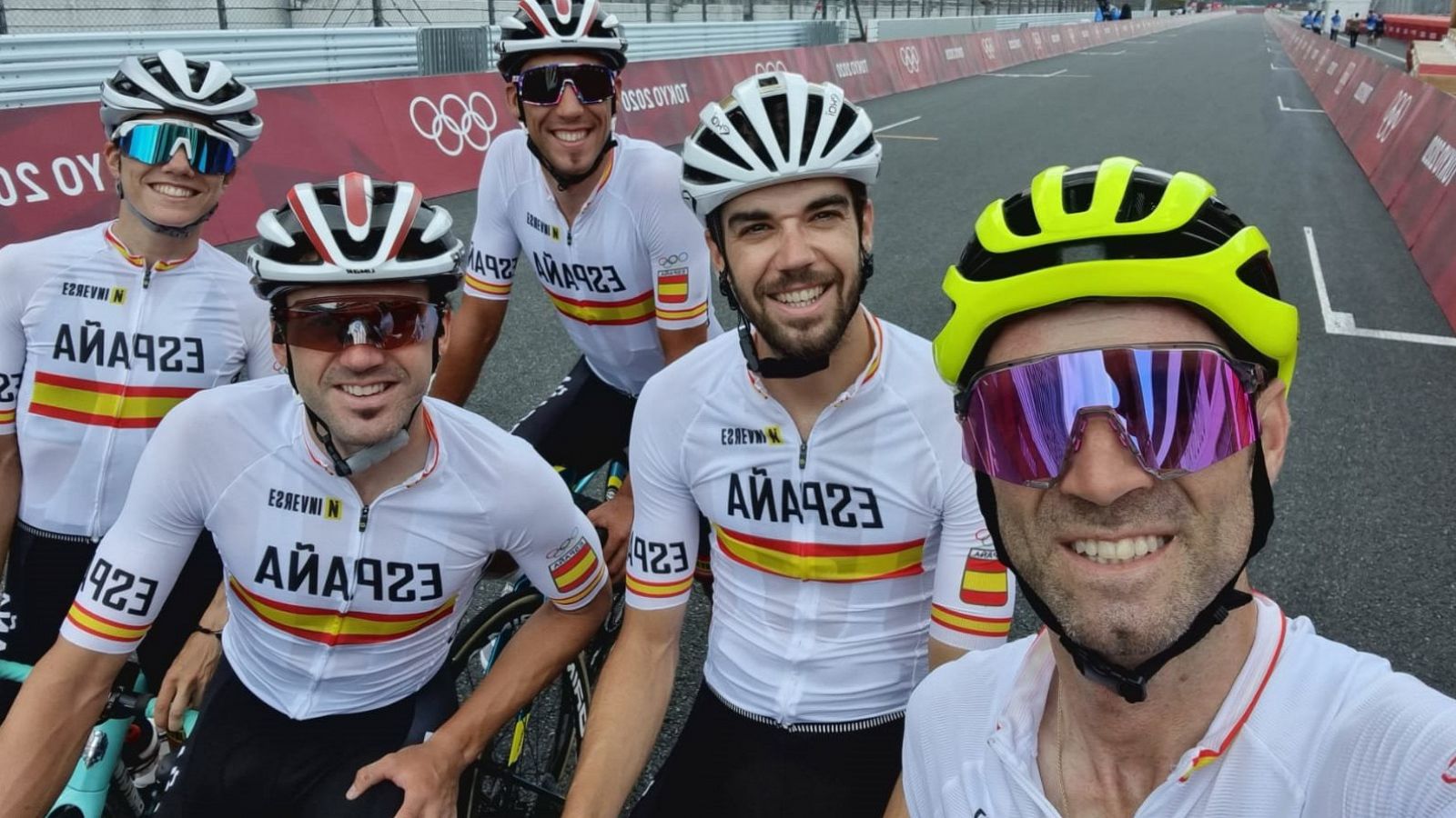 La selección española de ciclismo, este viernes en Tokio.