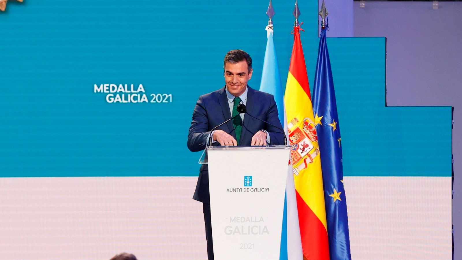 El Presidente del Gobierno, Pedro Sánchez, durante la ceremonia de entrega de la Medalla de Galicia en Santiago de Compostela