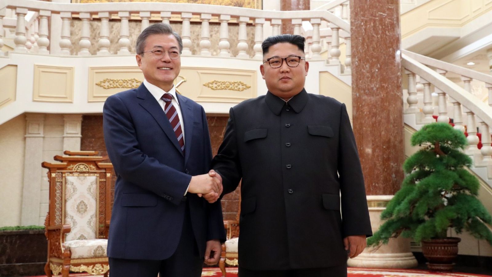 El presidente surcoreano Moon Jae-in y el líder norcoreano Kim Jong-un en 2018