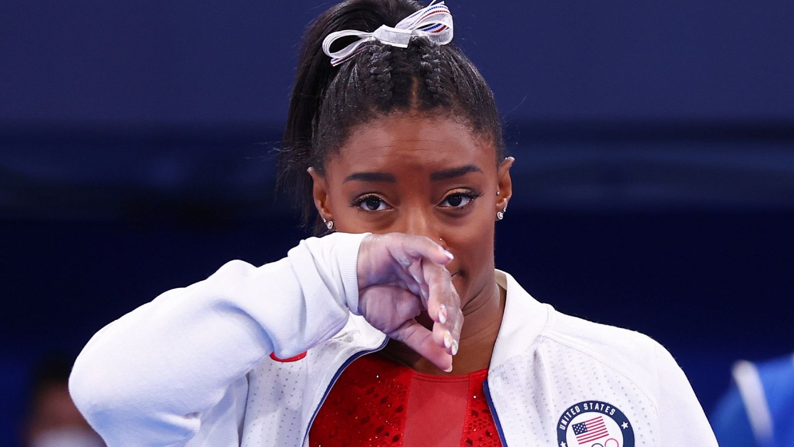 Simone Biles tras su retirada de la final de Tokyo 2020