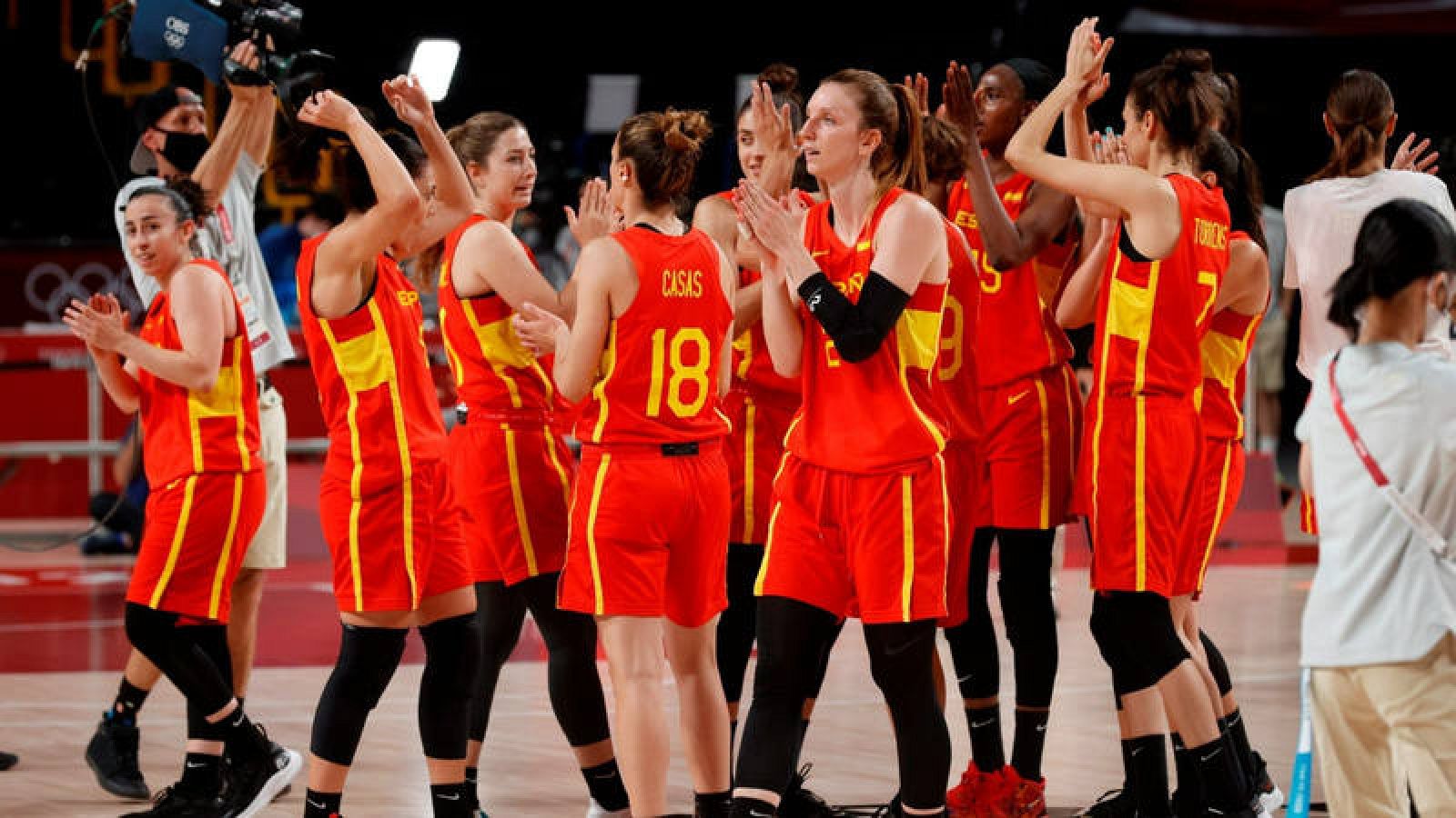 España celebra la victoria ante Corea del Sur en el anterior partido