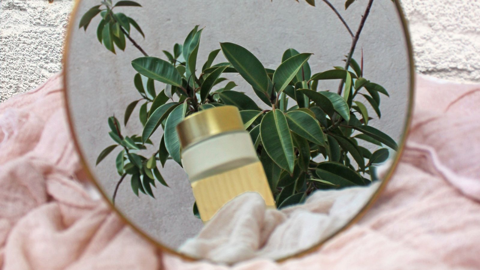  La cosmética natural es una alternativa a la cosmética convencional, más suave y libre de sustancias químicas