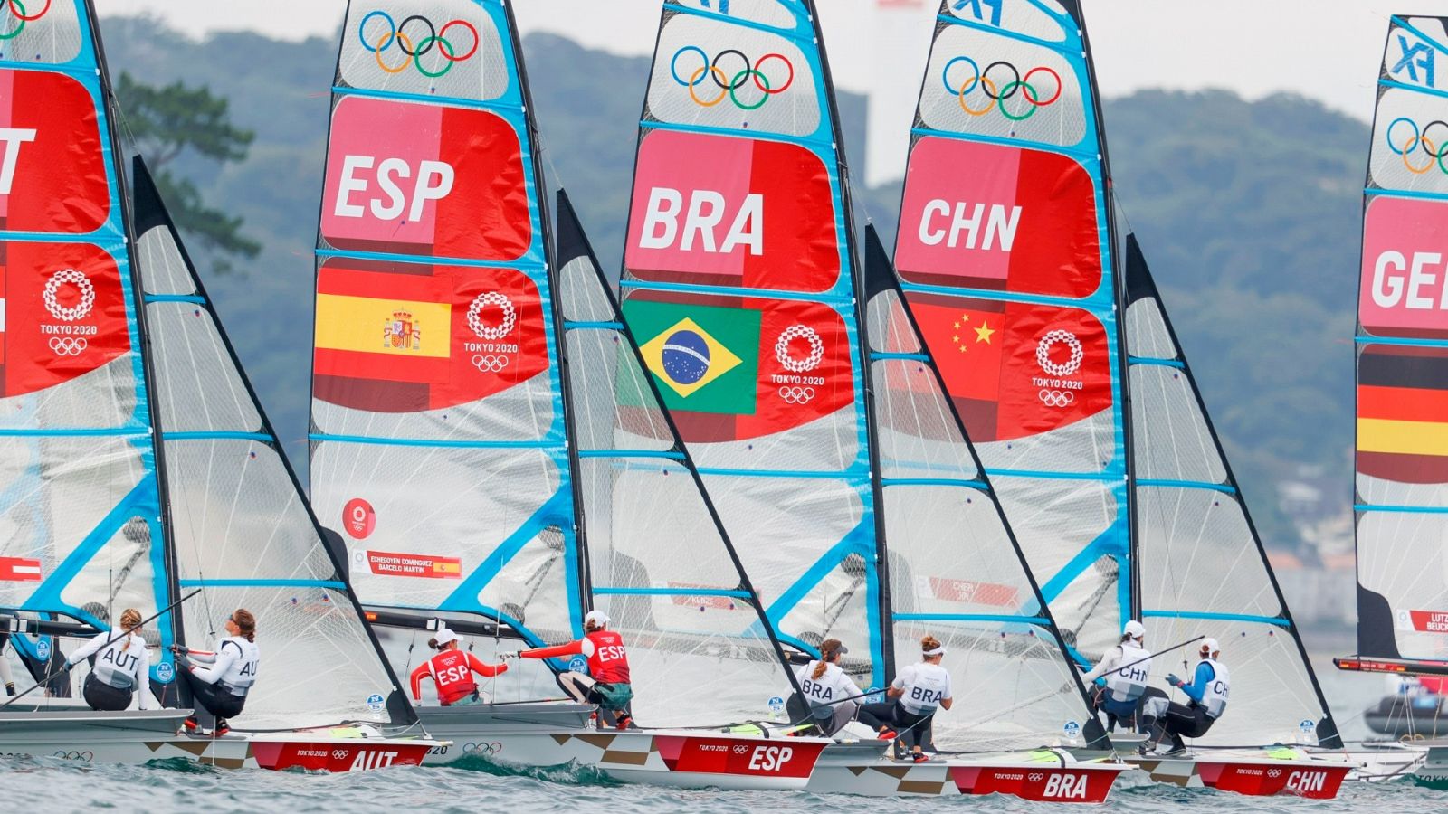 Las españolas Tamara Echegoyen y Paula Barceló durante la competición en Tokyo 2020