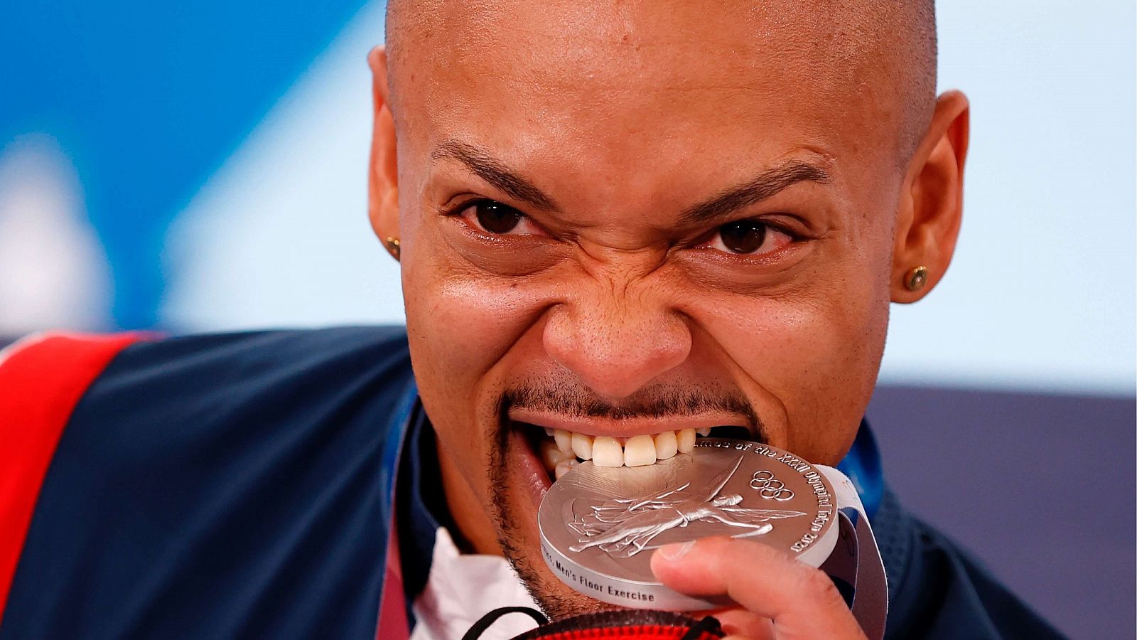  Ray Zapata con su medalla de plata en los Juegos Olímpicos de Tokyo 2020